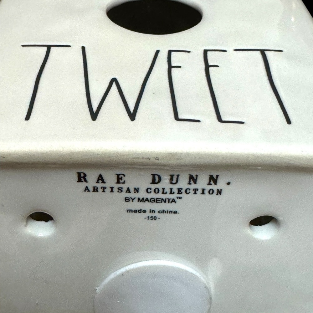 NWT Rae Dunn TWEET Birdhouse
CERAMIC Brand New Collectible Ceramic Birdhouse NEW - Picture 9 of 15